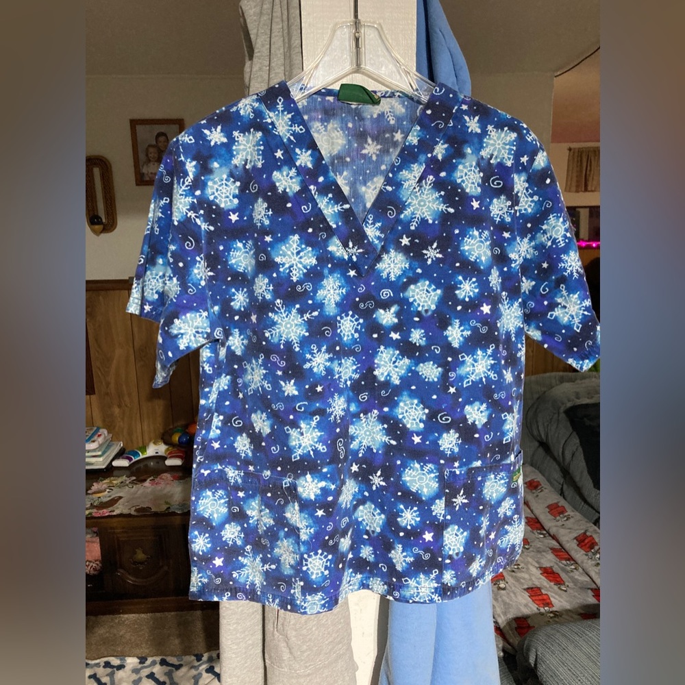 UA brand snowflake scrub top. Size med